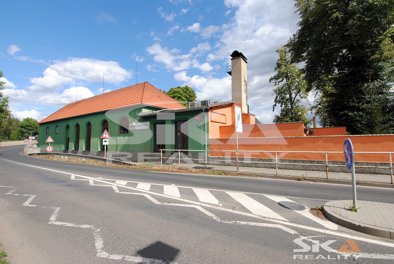Prodej zavedené restaurace Stromovka v Lounech